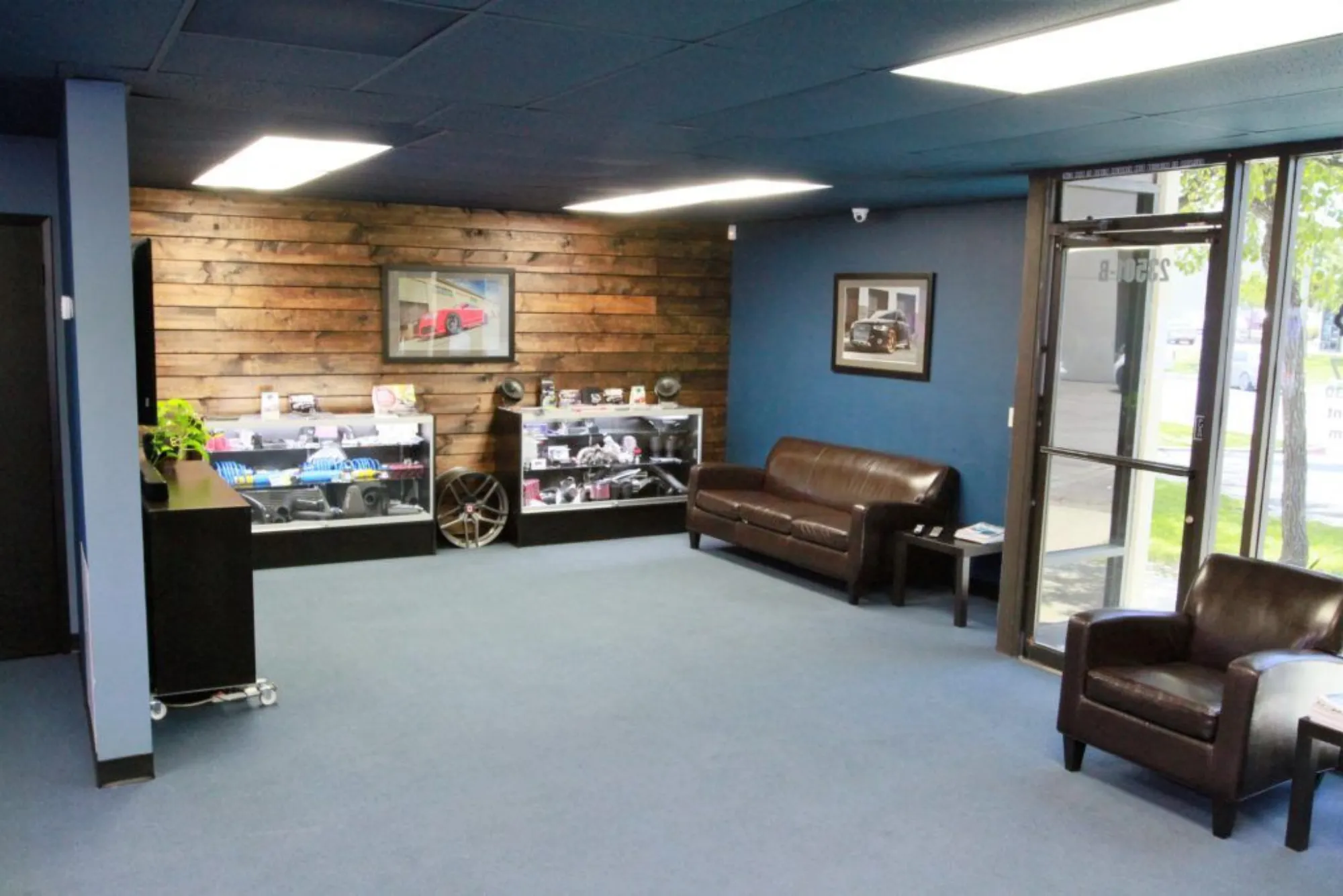 Waiting Room Auto Repair Shop Office Design